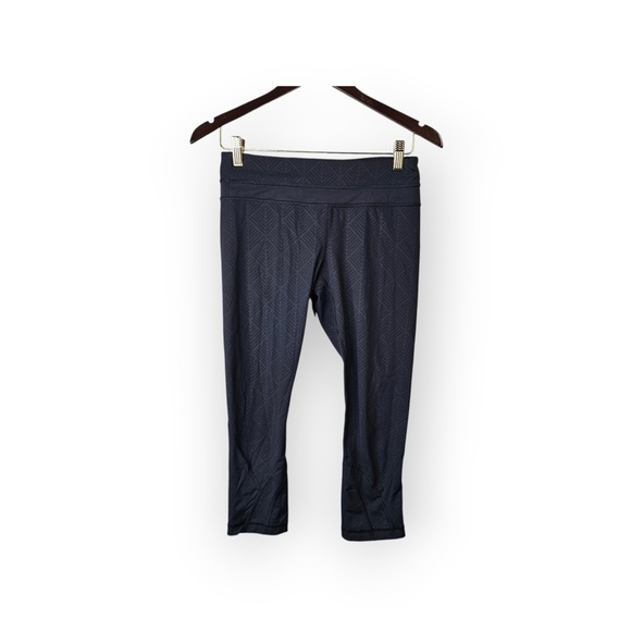 lululemon athletica Pants - Lululemon Pace Rival Crop Leggings in Black Geometric Print